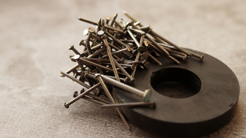 磁鐵的磁力為什么不會(huì)消失？它的能量到底來自哪里？